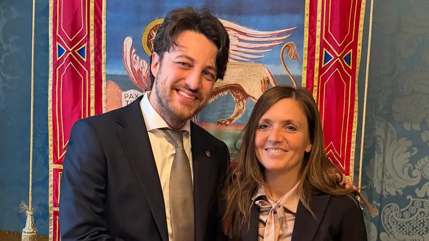 L’assessora al Sociale Paola Roma con il presidente Alberto Stefani