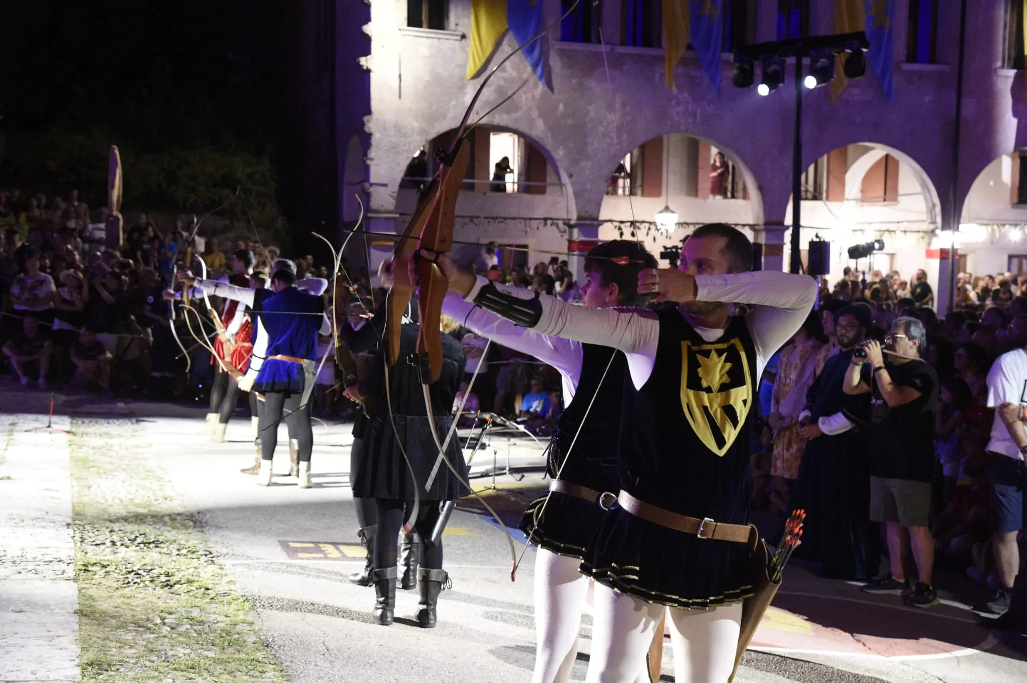 Un momento delle prove di tiro con l'arco al Palio di Feltre