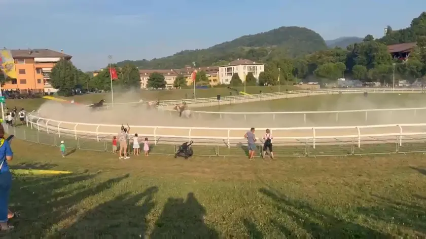 https://images.corrierealpi.it/view/acePublic/alias/contentid/1sumay36mkfitot51zo/0/provacciabis-jpg.webp?f=16%3A9&amp;w=840