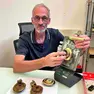 Stefano Botter con una serratura