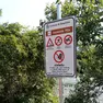 I cartelli di divieto del Comune che riguardano i torrenti