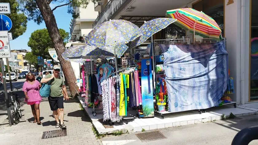 Un bazar lungo via Bafile