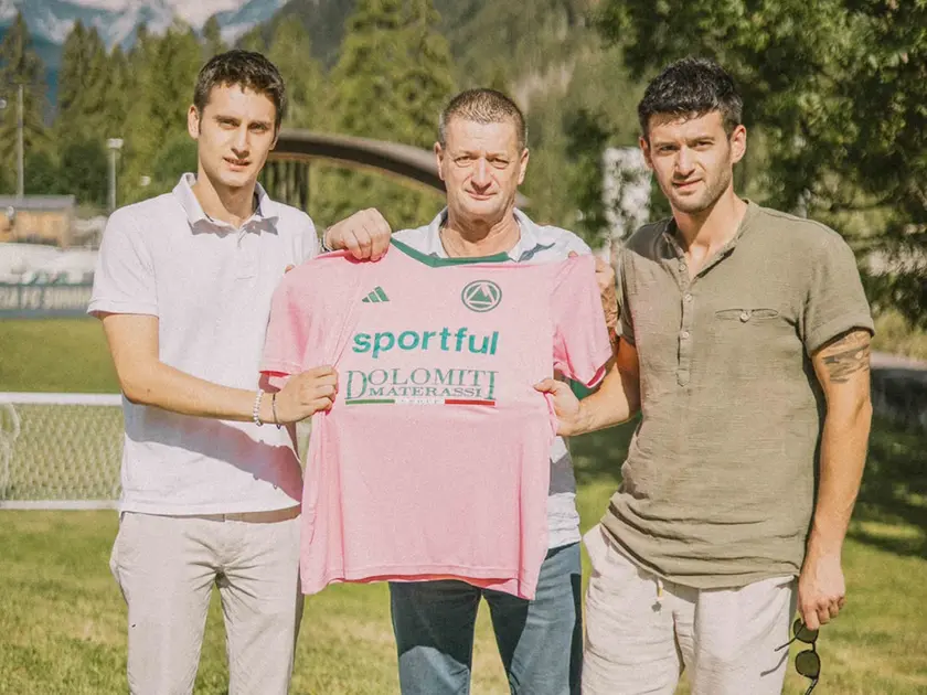 Valter Maso tra i figli Matteo e Thomas a Falcade il 19 luglio per l'amichevole della Dolomiti Bellunesi con il Venezia