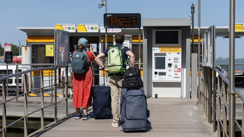Gli imbarcaderi sono tra i punti preferiti dai borseggiatori a Venezia