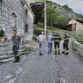 I vigili del fuoco al lavoro per mettere in sicurezza l'area