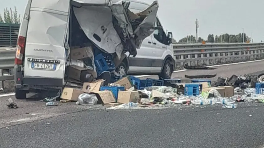 Uno dei mezzi coinvolti nell'incidente in A4