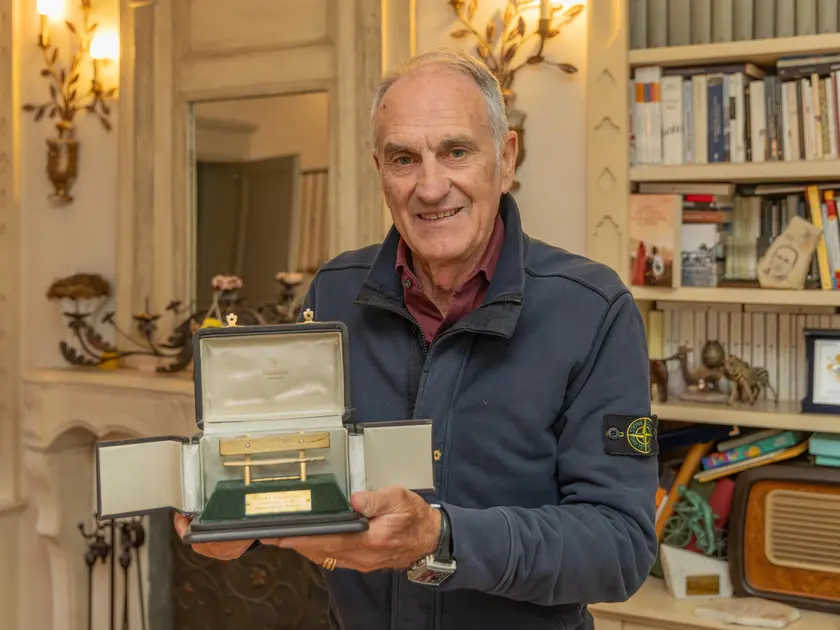 Francesco Guidolin con la Panchina d’oro vinta nella stagione 2010-2011