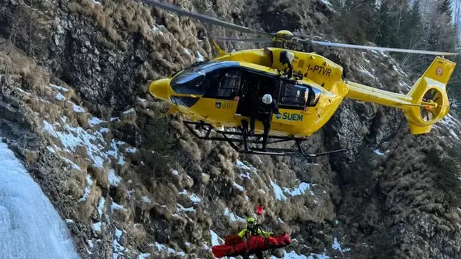 Seguono un itinerario on line che non segnala le difficoltà: bloccate in montagna una notte