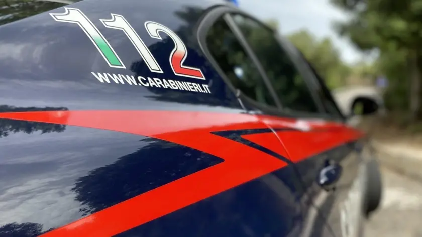 L'uomo ha minacciato e spintonato i lavoratori