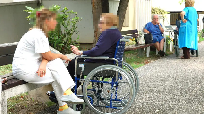 Case di riposo in crisi, la Regione frena sull’aumento delle impegnative: «Servono soluzioni realistiche»