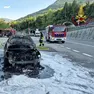 L'auto andata a fuoco sull'autostrada A27