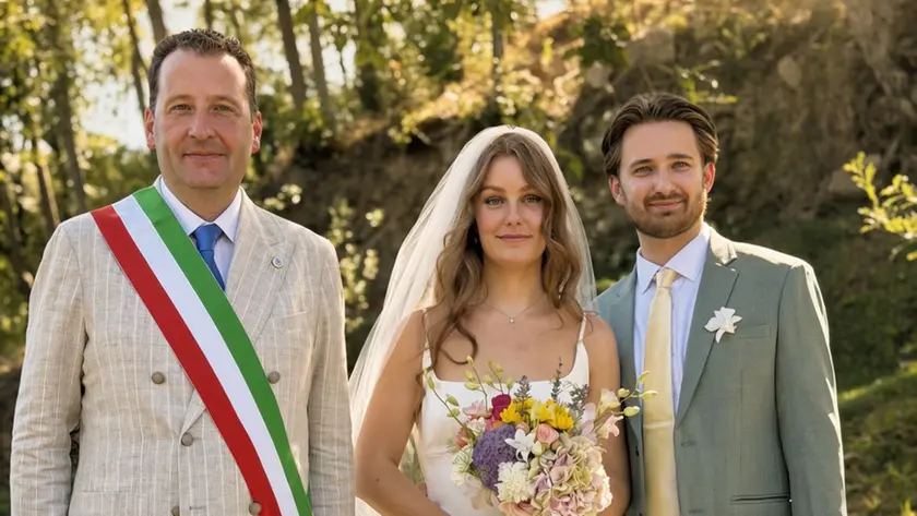 Gli sposi Jony e Jack con il sindaco di Teolo