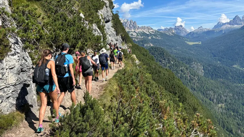 Turisti sulle Dolomiti