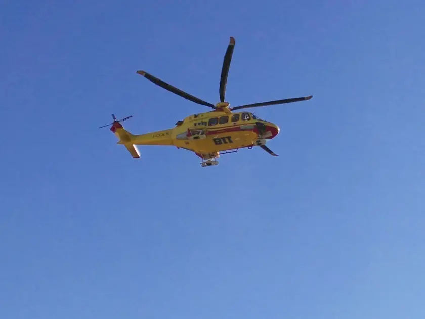 Per il recupero dell'alpinista è intervenuto l'elisoccorso
