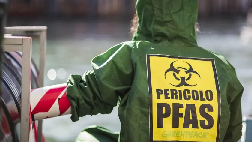 Operazione di bonifica dei terreni inquinati da Pfas (foto archivio)