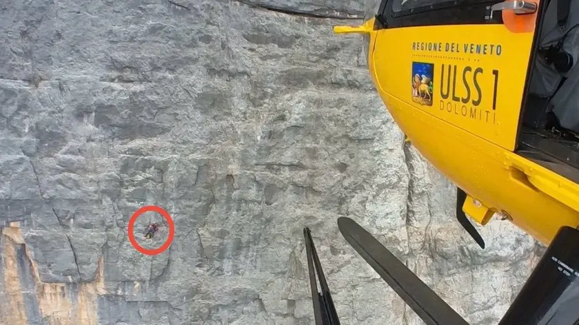 Il recupero dell'alpinista sul Civetta