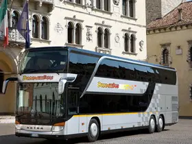 Un pullman di Dolomiti Bus
