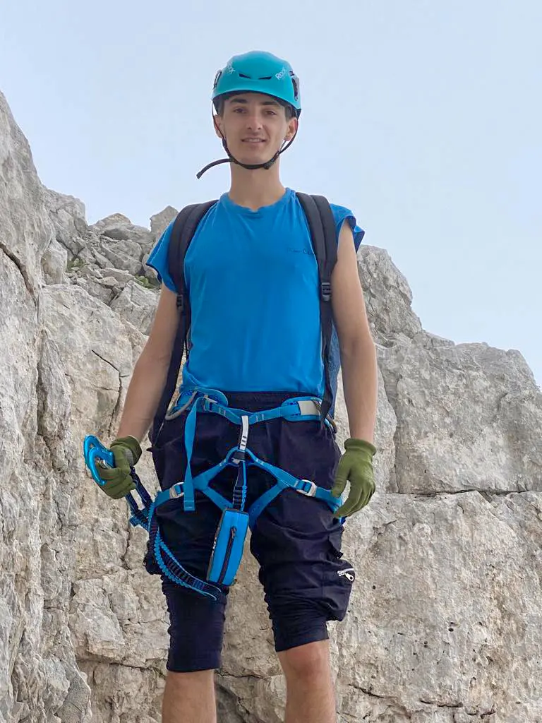Alessandro Tabaku durante un'escursione in montagna