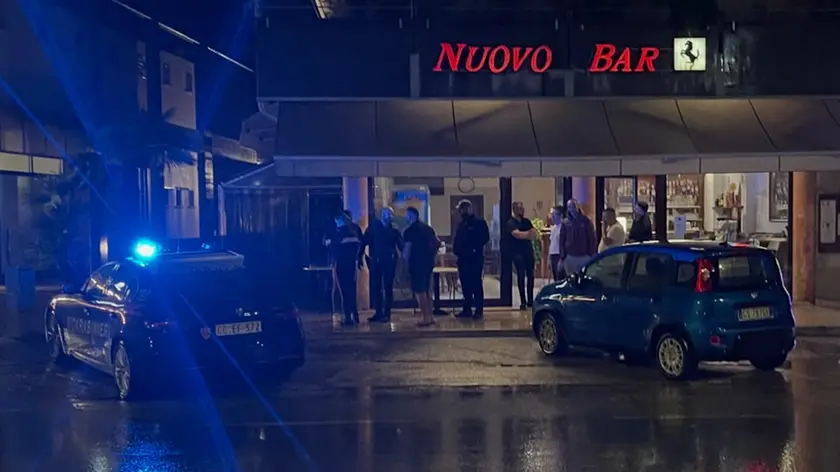 Carabinieri davanti al Novo Bar a Ponte della Priula