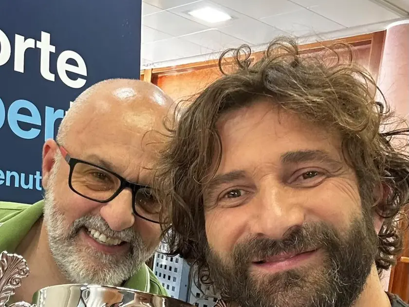 Gianluca Barp assieme al cognato e cuoco Matteo Sormani, vincitori alla sfida Camper-Osteria Italia