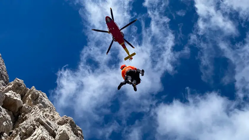 Le operazioni di soccorso dell'alpinista britannica