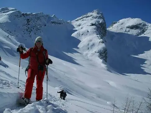Escursione di gruppo con le ciaspole a Forcella Giau