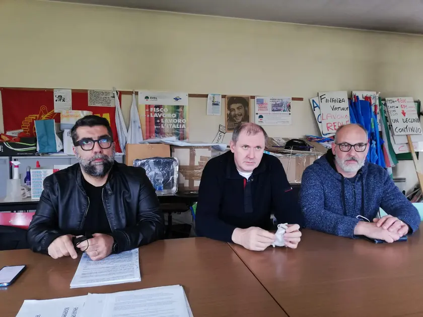 borgo valbelluna, acc, incontro dei sindacati, da sx: michele ferraro uilm, mauro zuglian fim e la rsu massimo busetti