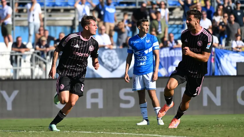 Diego Sia dopo il gol a Brescia (Foto di Beppe De Zanet)