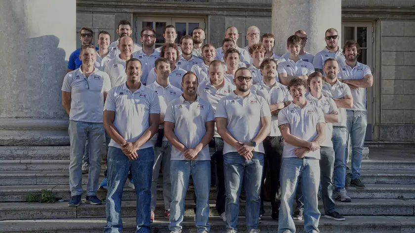 Foto di gruppo in centro per il nuovo Rugby Belluno
