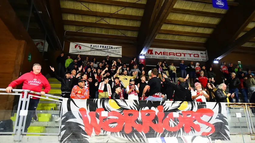 Gli Warriors, i tifosi dell'Alleghe (Foto Floridia)