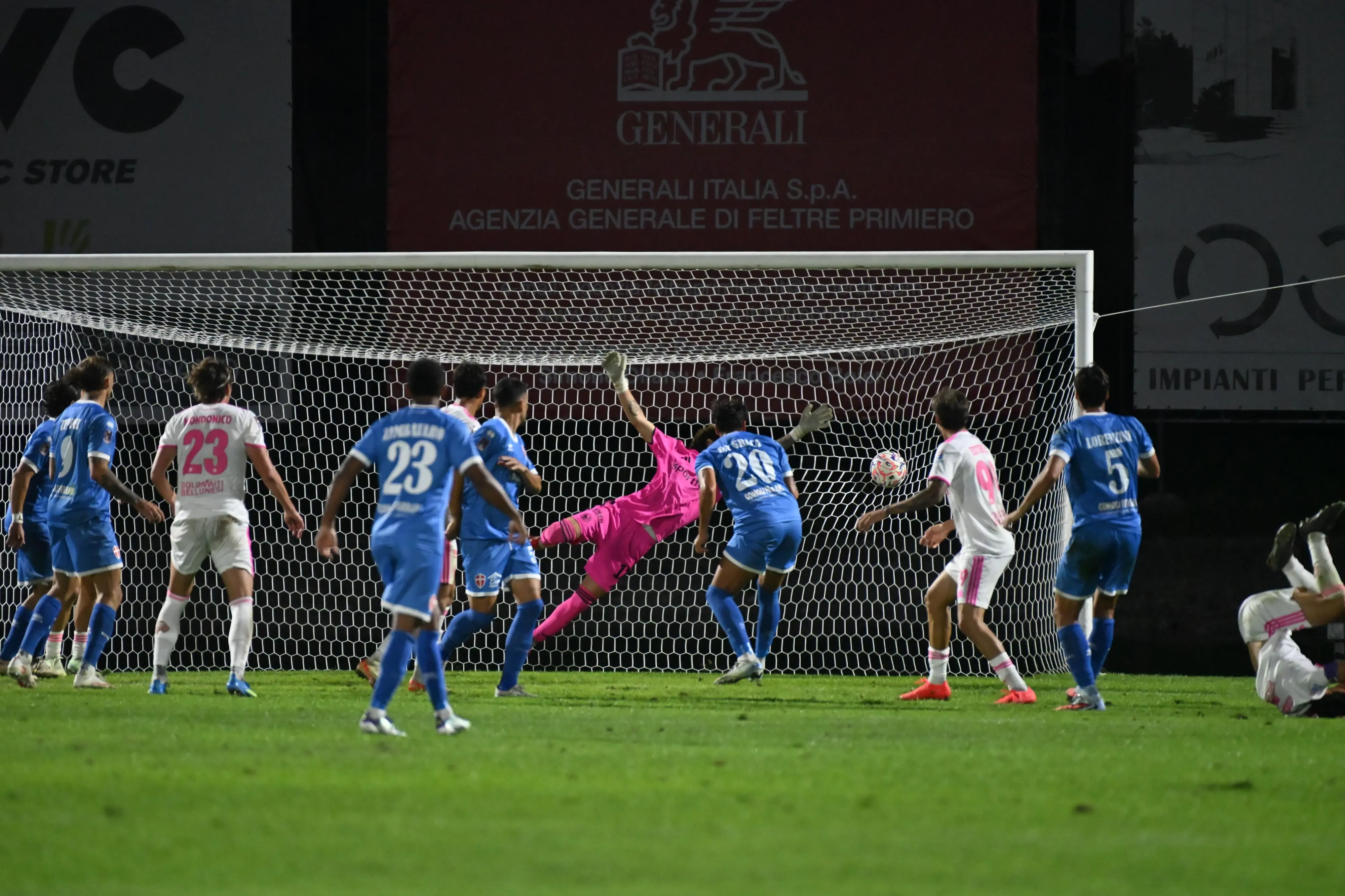 Il gol del pareggio del Novara (Foto De Zanet)