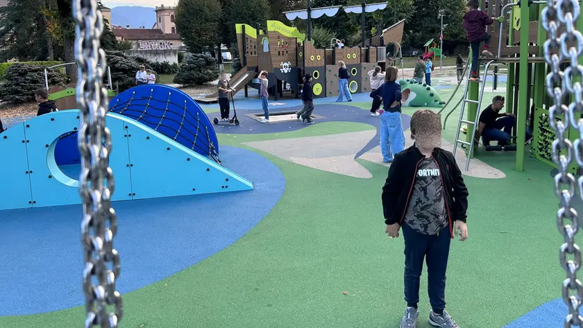 Il parco giochi dimezzato