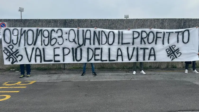 Lo striscione a cu è stato vietato l'ingresso nello stadio di Ospitaletto
