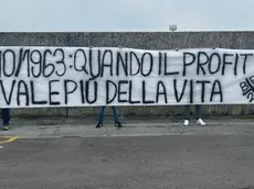 Lo striscione a cu è stato vietato l'ingresso nello stadio di Ospitaletto