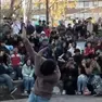 Fotogramma di una “Aura battle” in piazza (Ansa)