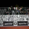Lo striscione sulla tragedia del Vajont vietato a Ospitaletto ed esposto a Feltre