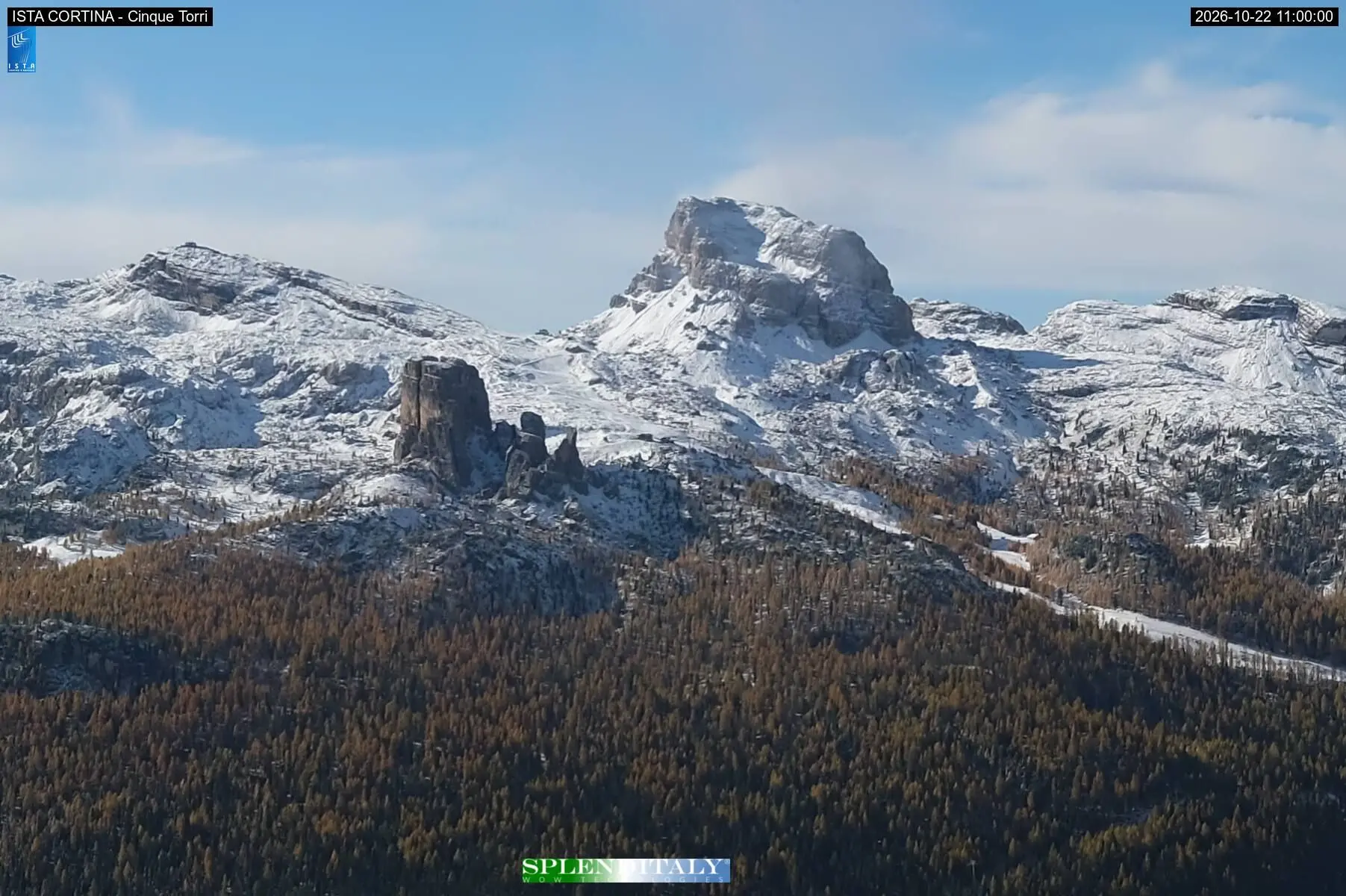 Cinque Torri e Tofane imbiancate dopo la prima nevicata della stagione