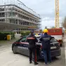 Ispezione dei carabinieri in un cantiere edile