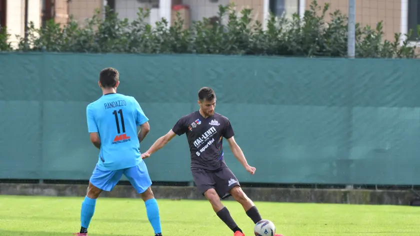 Francesco Toniolo contro il Castegnato (Foto De Zanet)