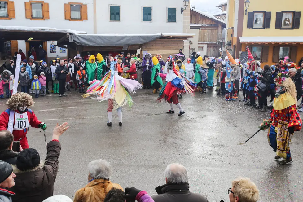 Stefano Da Rin Puppel-Perona-Dosoledo di Comelico Superiore-Mascherata di S.Plonia-Balli in Piazza Tiziano