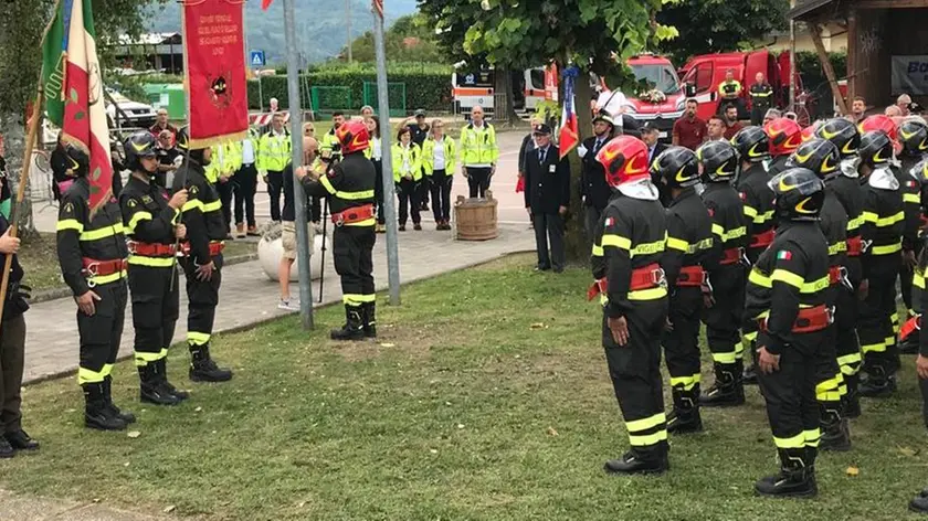 La cerimonia a Garna per i 50 anni del distaccamento dei vigili del fuoco volontari dell'Alpago
