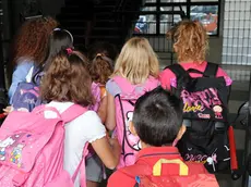 Il primo giorno di scuola per gli alunni dell'Istituto Comprensivo Padre Gemelli, Torino, 12 settembre 2011. ANSA/ DI MARCO