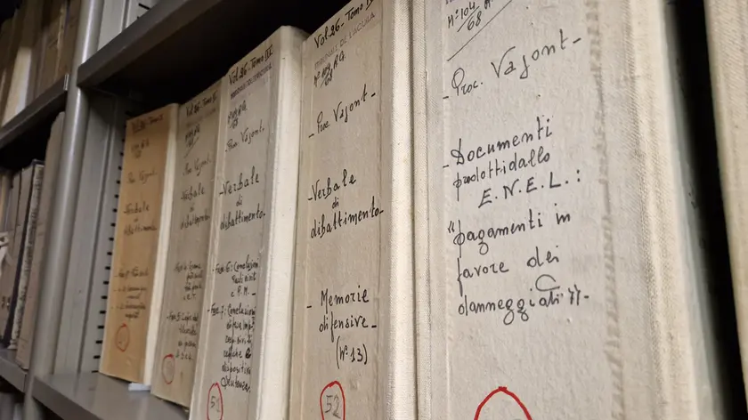 Alcuni faldoni con gli atti del processo Vajont