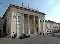 Belluno 2006. Il teatro comunale a Belluno. - Una veduta del teatro Comunale di Belluno