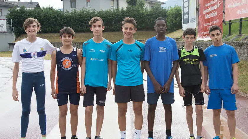 Gli atleti pertecipanti alla prova di salto in lungo maschile - Meeting di Atletica leggera allo Stadio di Feltre - Trofeo Dilli