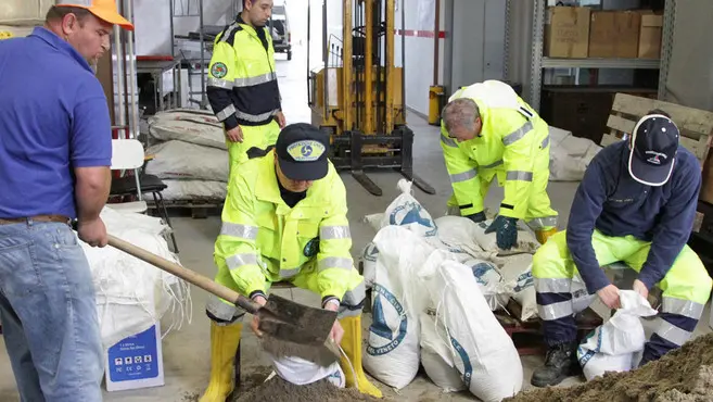 BELLUCO.PREPARAZIONE SACCHI DI SABBIA PROTEZIONE CIVILE CITTADELLA