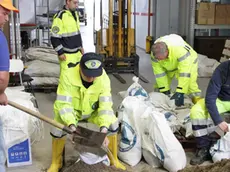 BELLUCO.PREPARAZIONE SACCHI DI SABBIA PROTEZIONE CIVILE CITTADELLA