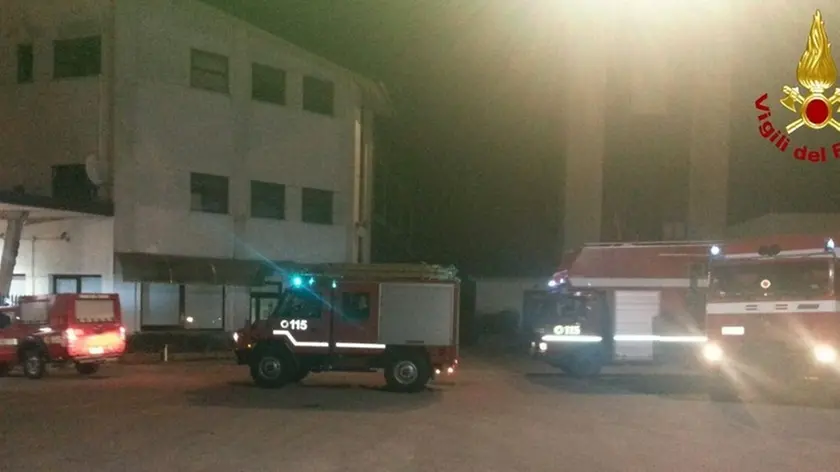 La partenza dei mezzi dei vigili del fuoco di Belluno la scorsa settimana