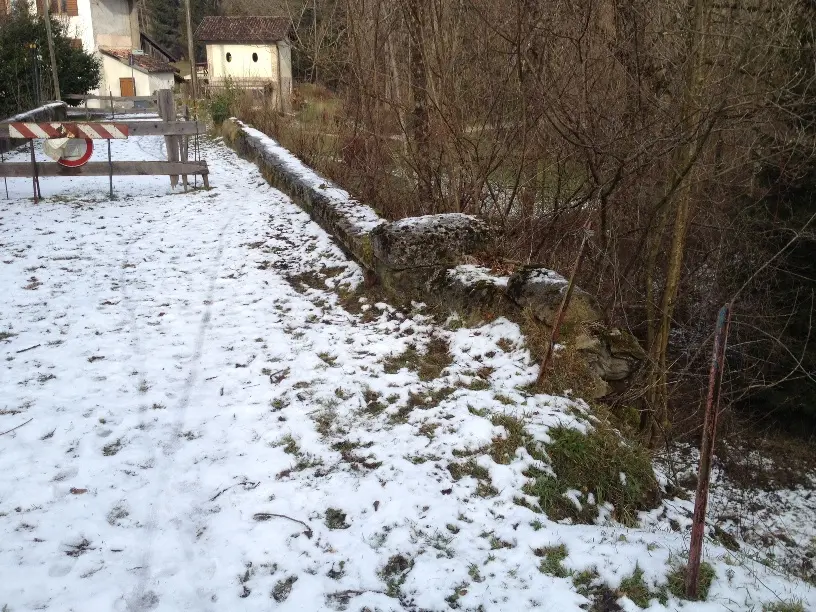 Il rischio di crollo all'inizio del ponte