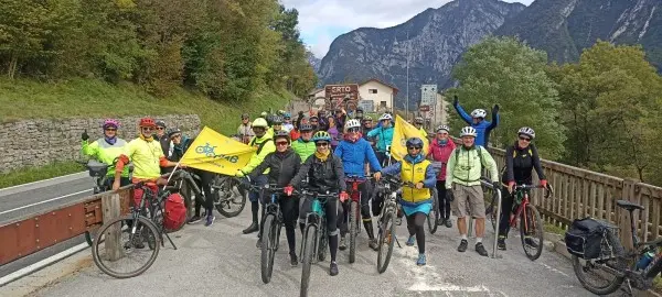 I soci Fiab a Erto per la Pedalata di impegno civile sui luoghi del Vajont